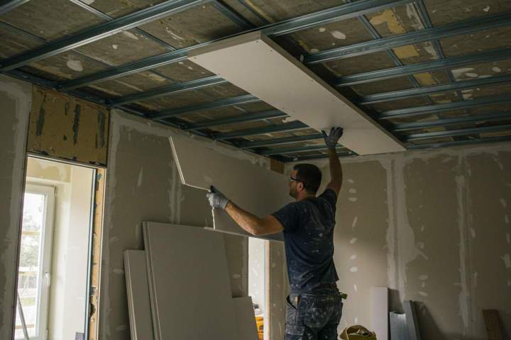 Solutions de plâtrerie, isolation et pose de cloisons en placo.